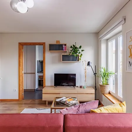 A Pop Of Color By Lovelystay Apartment Porto