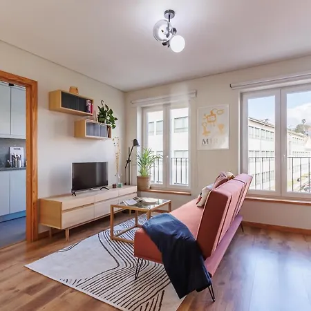 A Pop Of Color By Lovelystay Apartment *