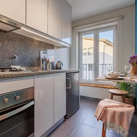 A Pop Of Color By Lovelystay Apartment Porto